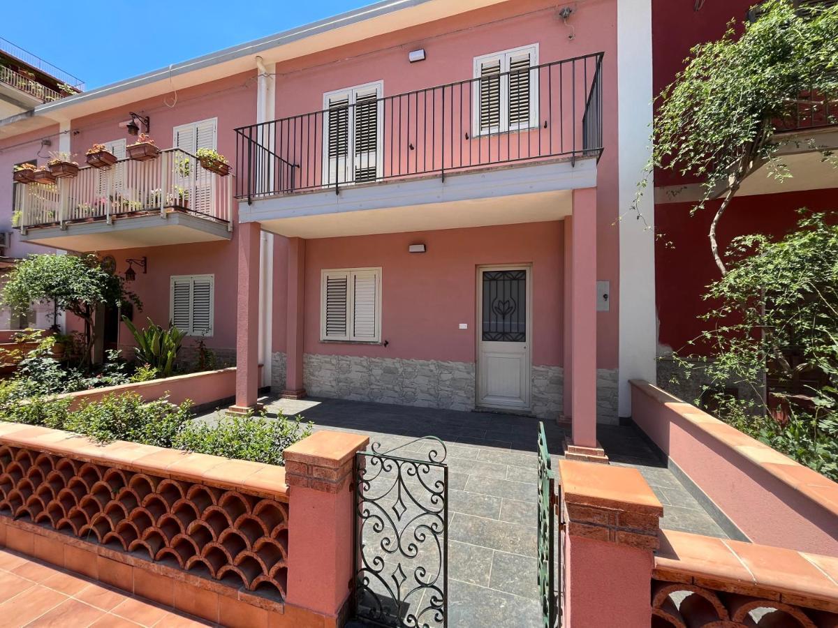 La Ginestra Hotel Giardini Naxos Exterior foto